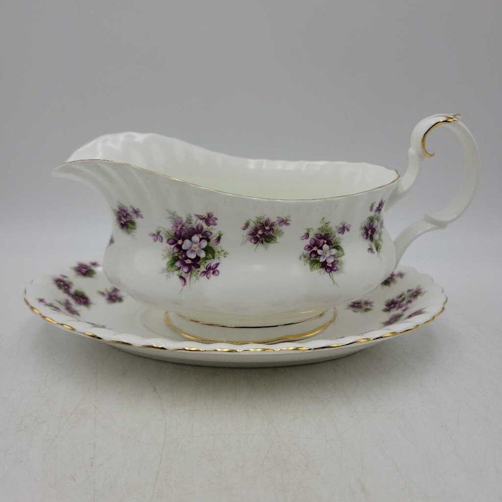 Royal Albert "Sweet Violet" Gravy and Plate (YVO) (602)