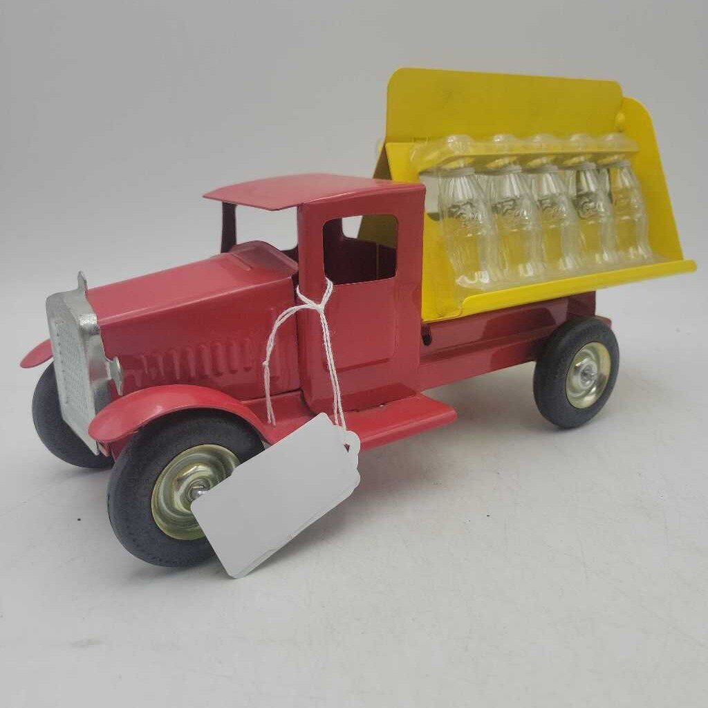 Metal Craft Truck 1930 Model Reproduction with mini coke bottles (DMG) 518