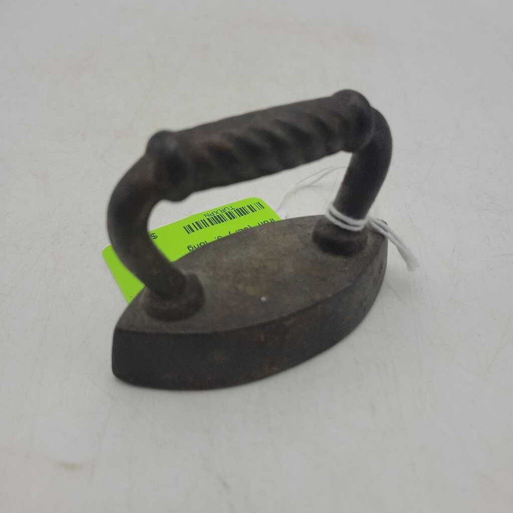 Miniature cast iron Sad Iron (JEF)