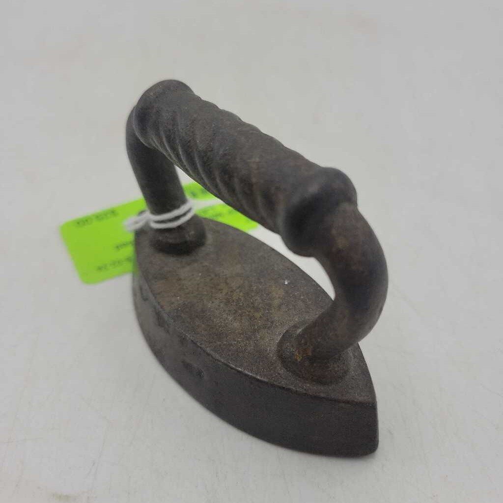 Miniature cast iron Sad Iron (JEF)