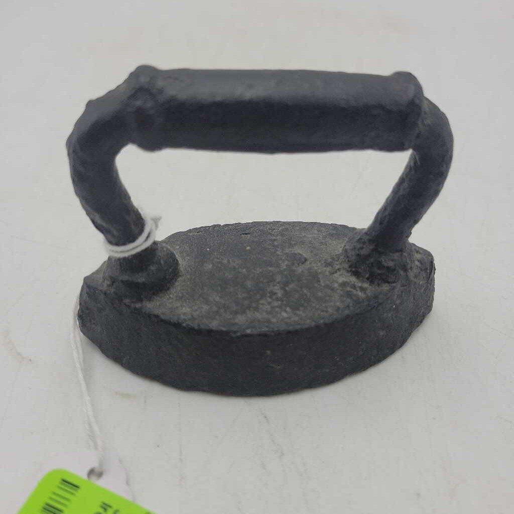Miniature cast iron Sad Iron (JEF)