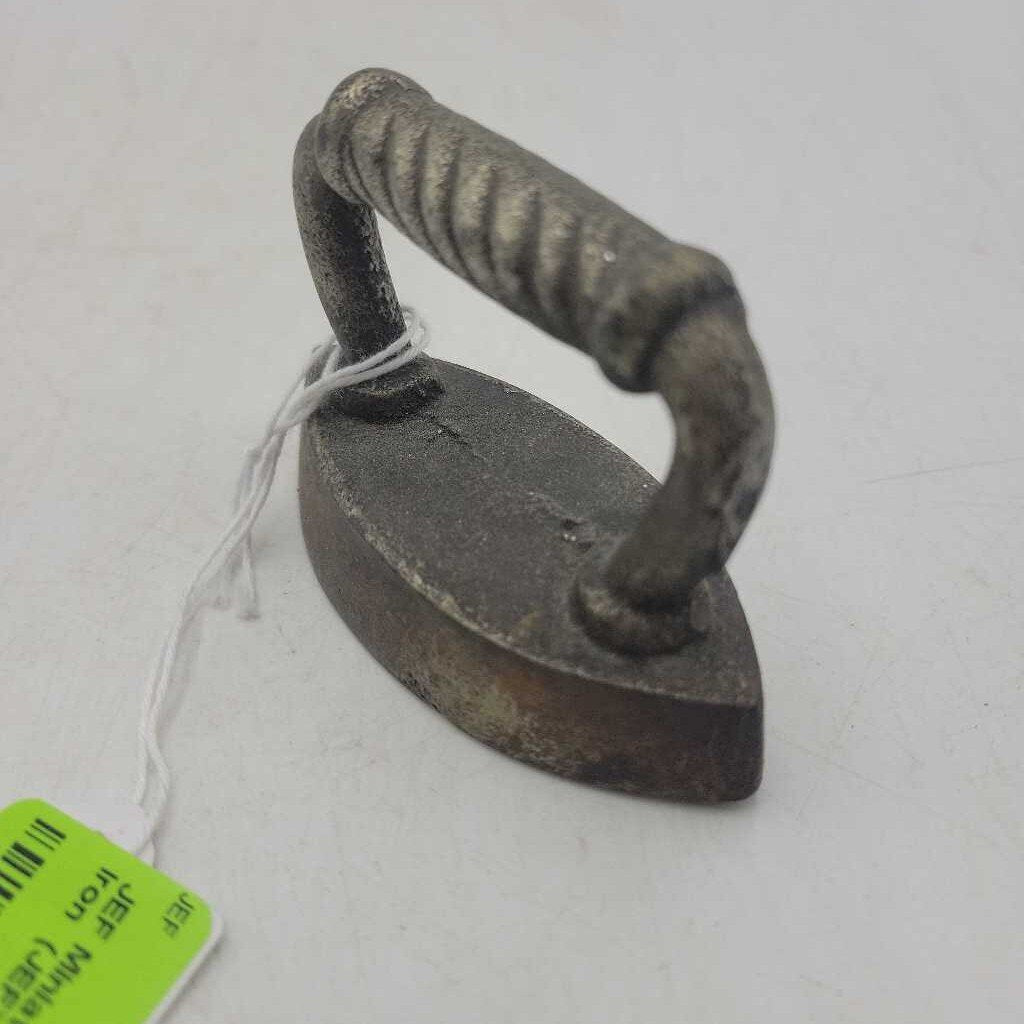 Miniature cast iron Sad Iron (JEF)
