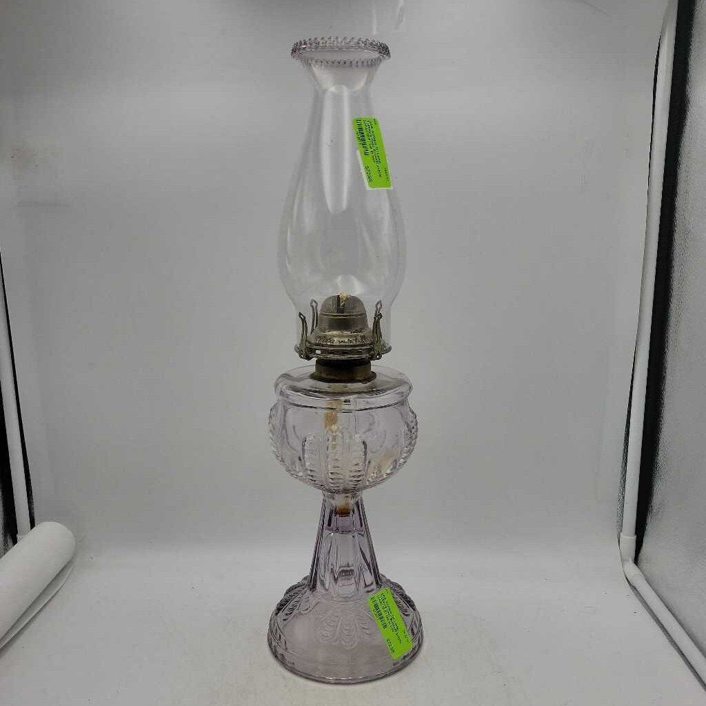 Antique Oil Lamp Turkey's foot Suncast purple (JAS)