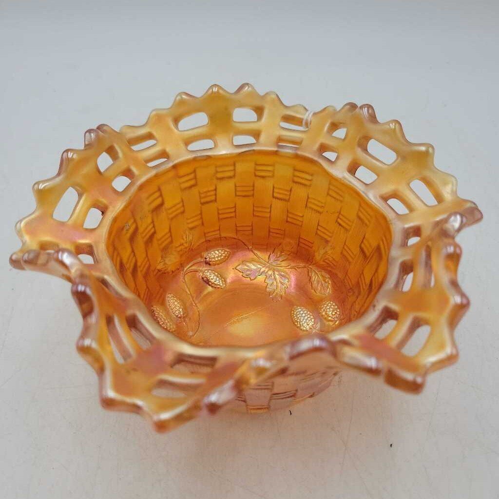 Carnival glass bowl basket weave Pattern (DEB)