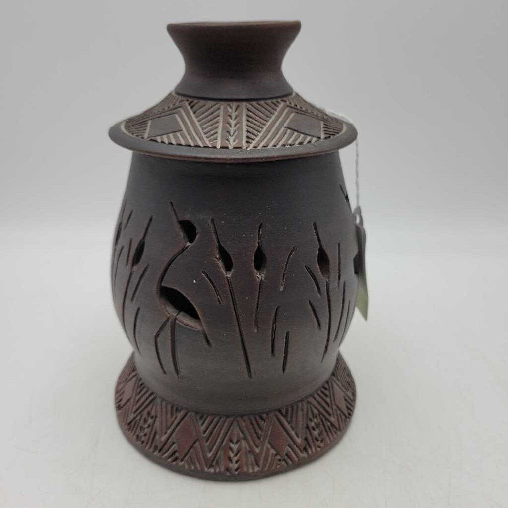 Six Nations Pottery Jar Signed Steve Smith (DEB) Lid has repair