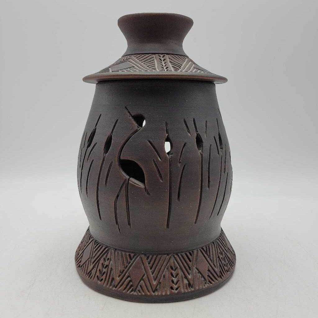 Six Nations Pottery Jar Signed Steve Smith (DEB) Lid has repair