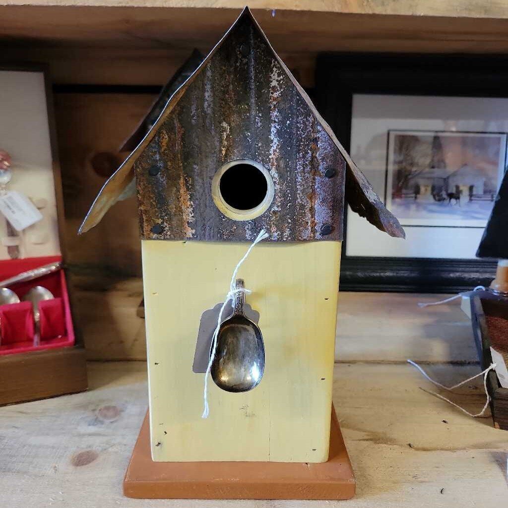 Birdhouse yellow with spoon (PC)