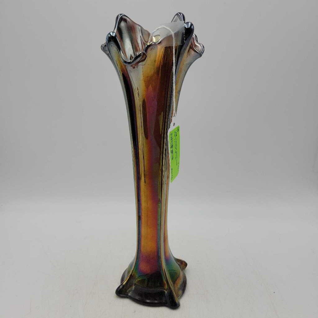 Carnival glass vase (DEB)
