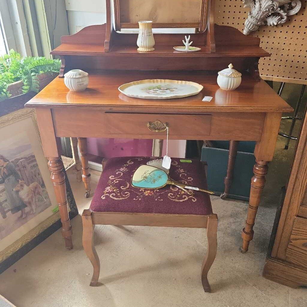 Antique Makeup Table (YVO) (603)