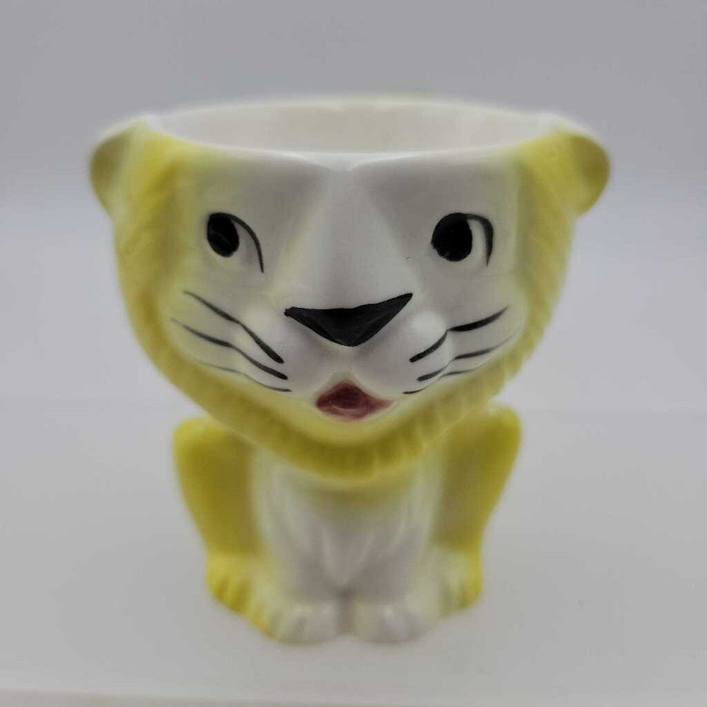 Vintage lion Egg Cup (JH49)