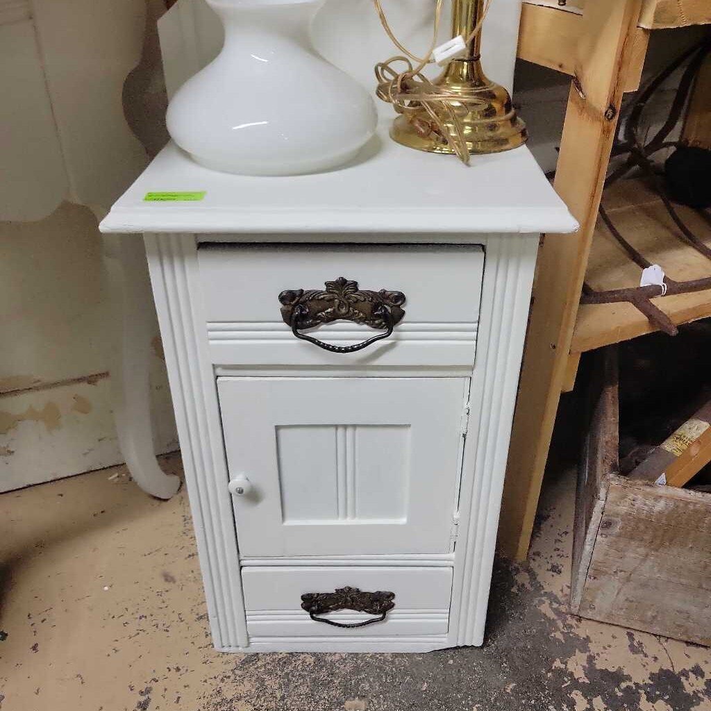 White night stand (RB)