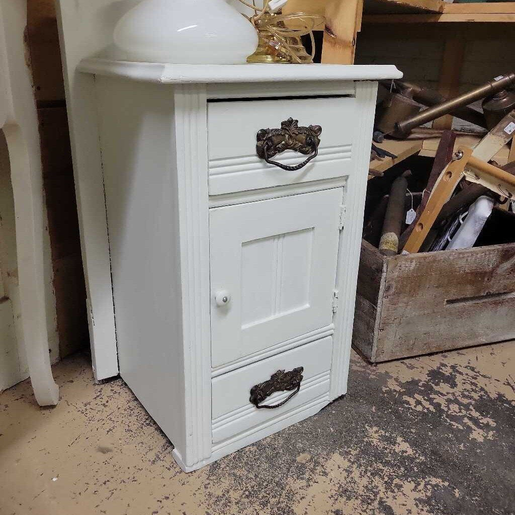 White night stand (RB)