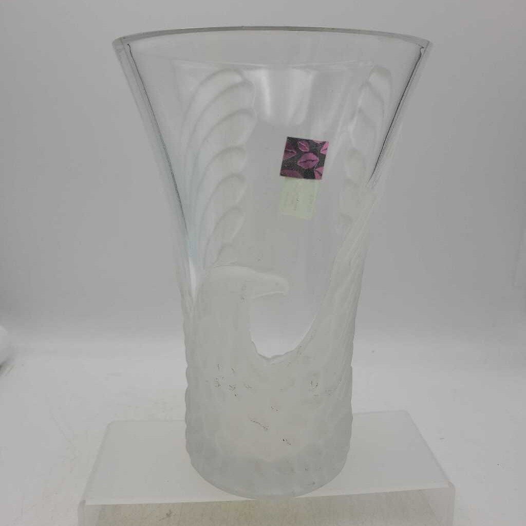 Beautiful art glass vase with etched Eagle (DMG) 0064