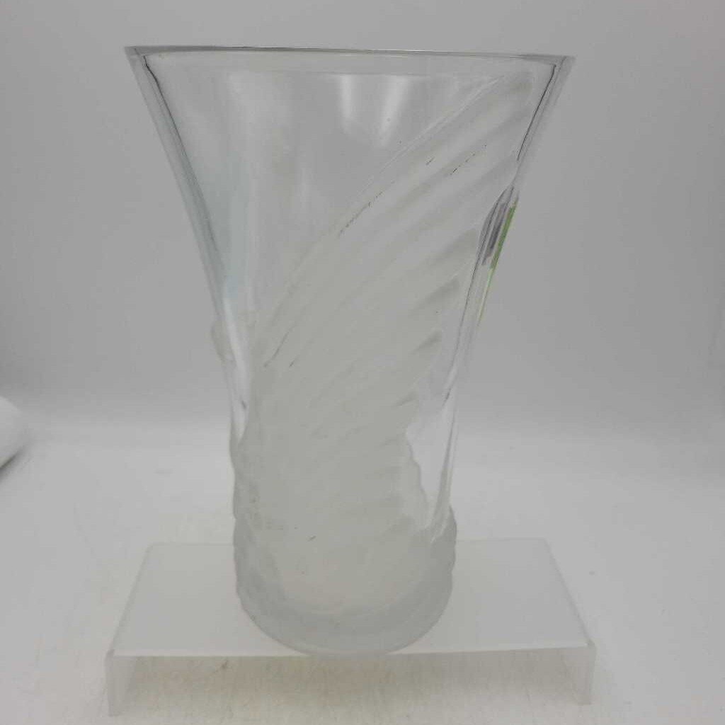 Beautiful art glass vase with etched Eagle (DMG) 0064