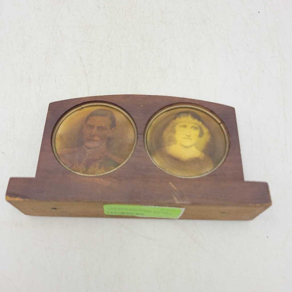 King and Queen Picture wooden frame (JAS)