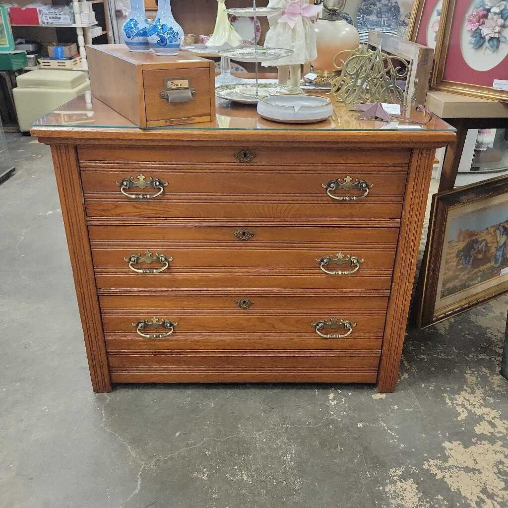 Three Drawer Pine Dresser w/Glass Top (YVO) (604)