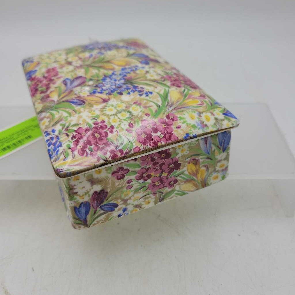 Chintz covered box "Marquerite" pattern, 1930 Royal Winton (JL)
