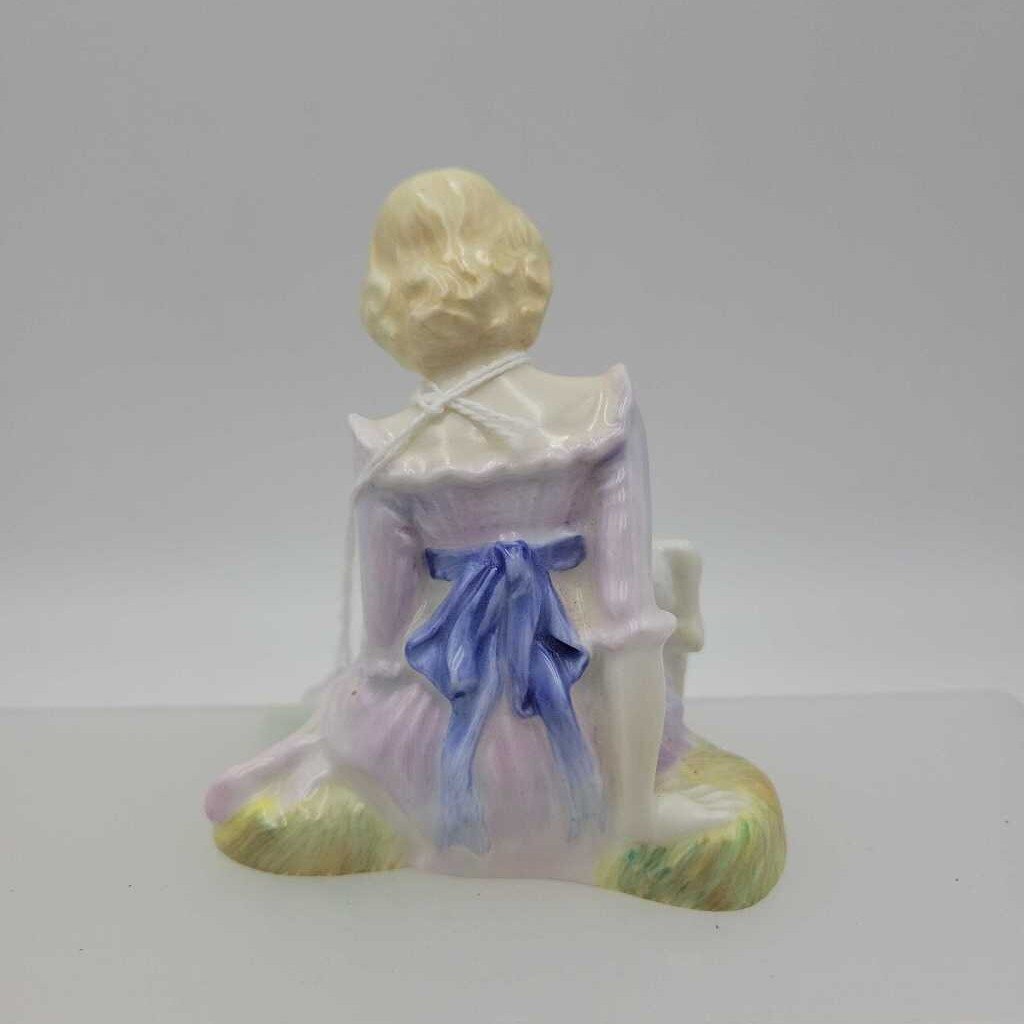 Royal Doulton Figurine Mary Had A Little Lamb HN2048 Excellent Condition