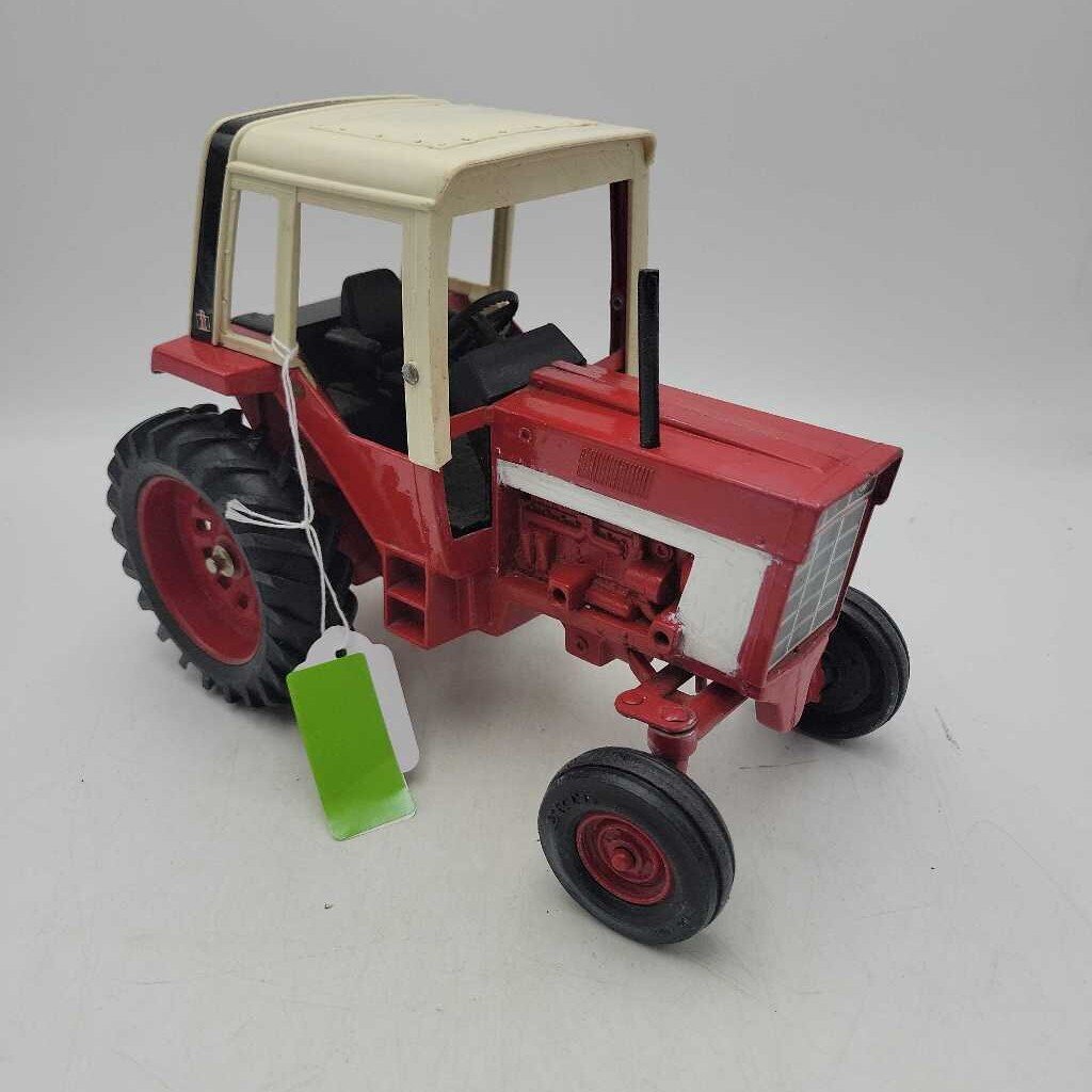 International Tractor Model with cab (RAE)