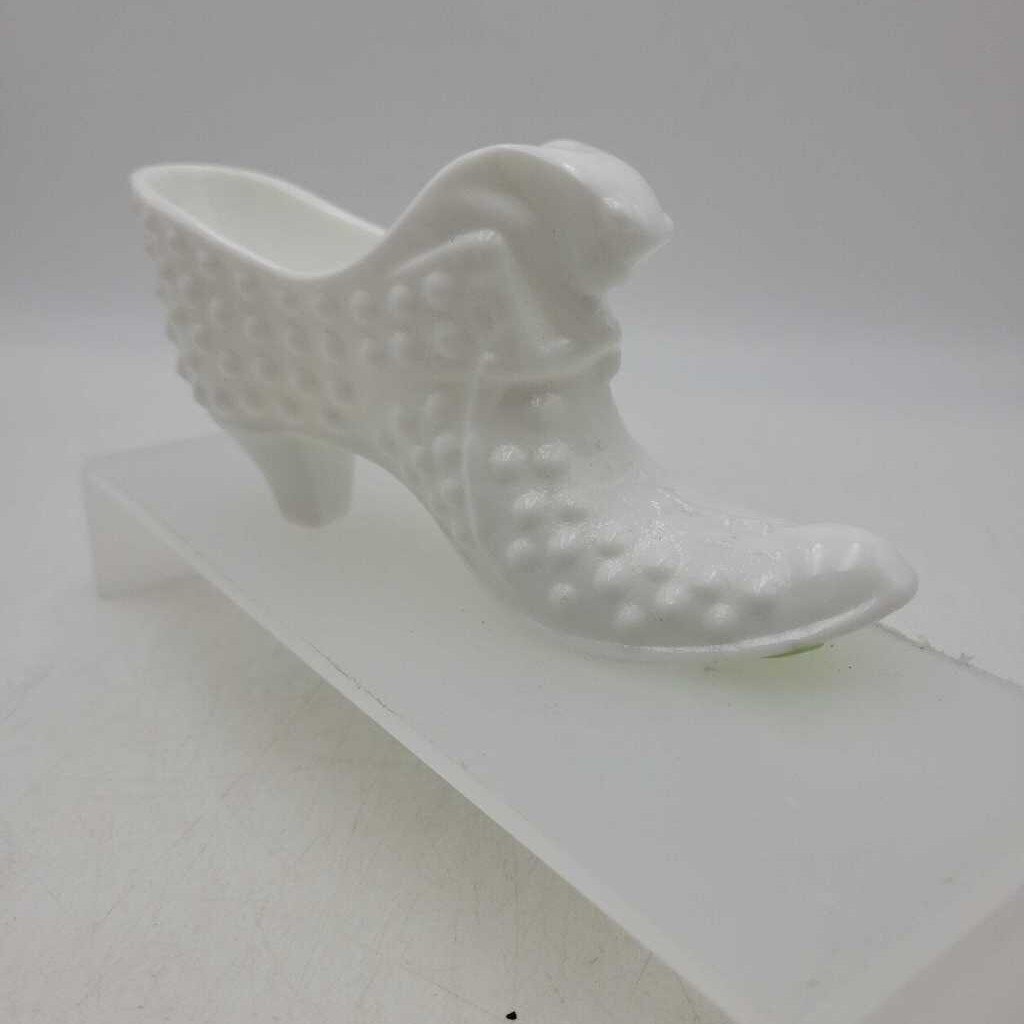 Fenton white shoe (KEN)