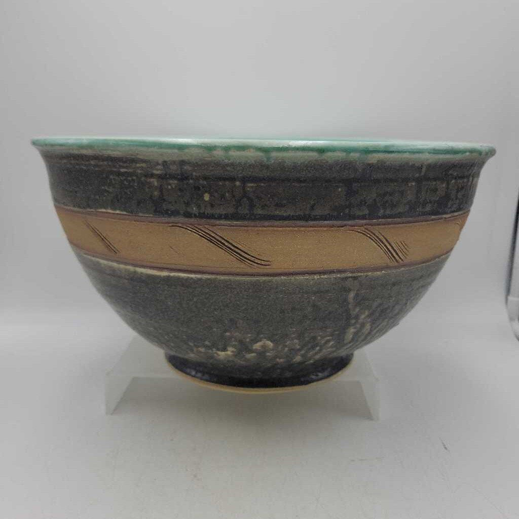Hand Made Pottery bowl Signed (JH49)