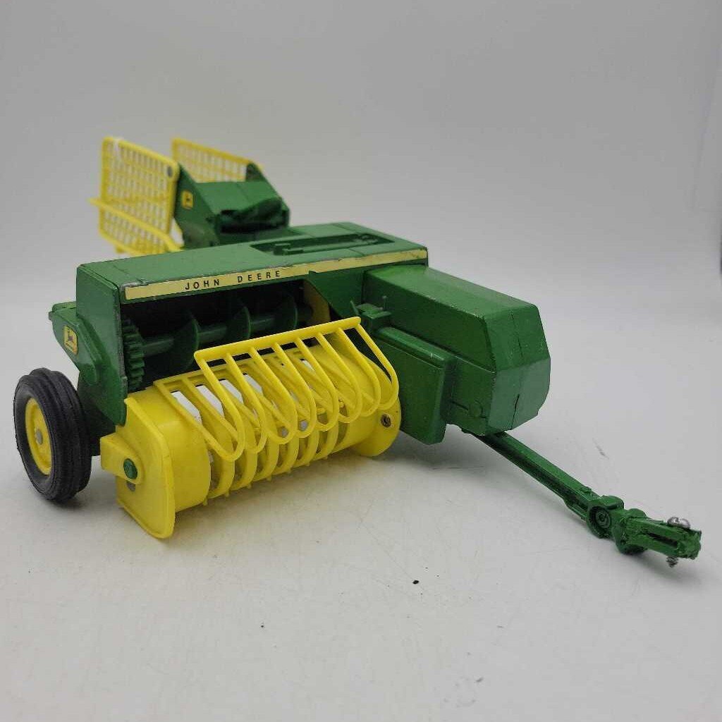 John Deere Ertl Bailer Thrower (RAE)