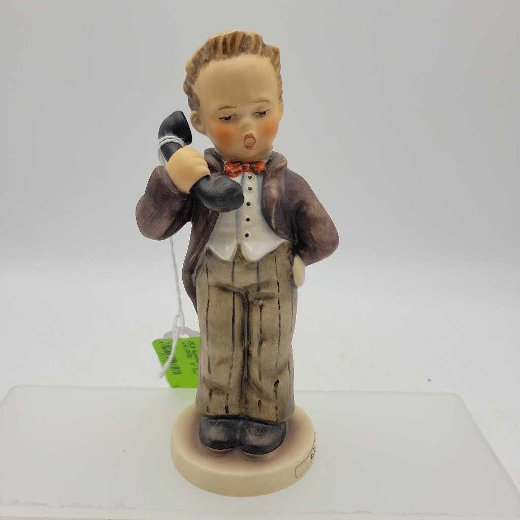 Hummel Figure "Hello" # 124 (DEB)