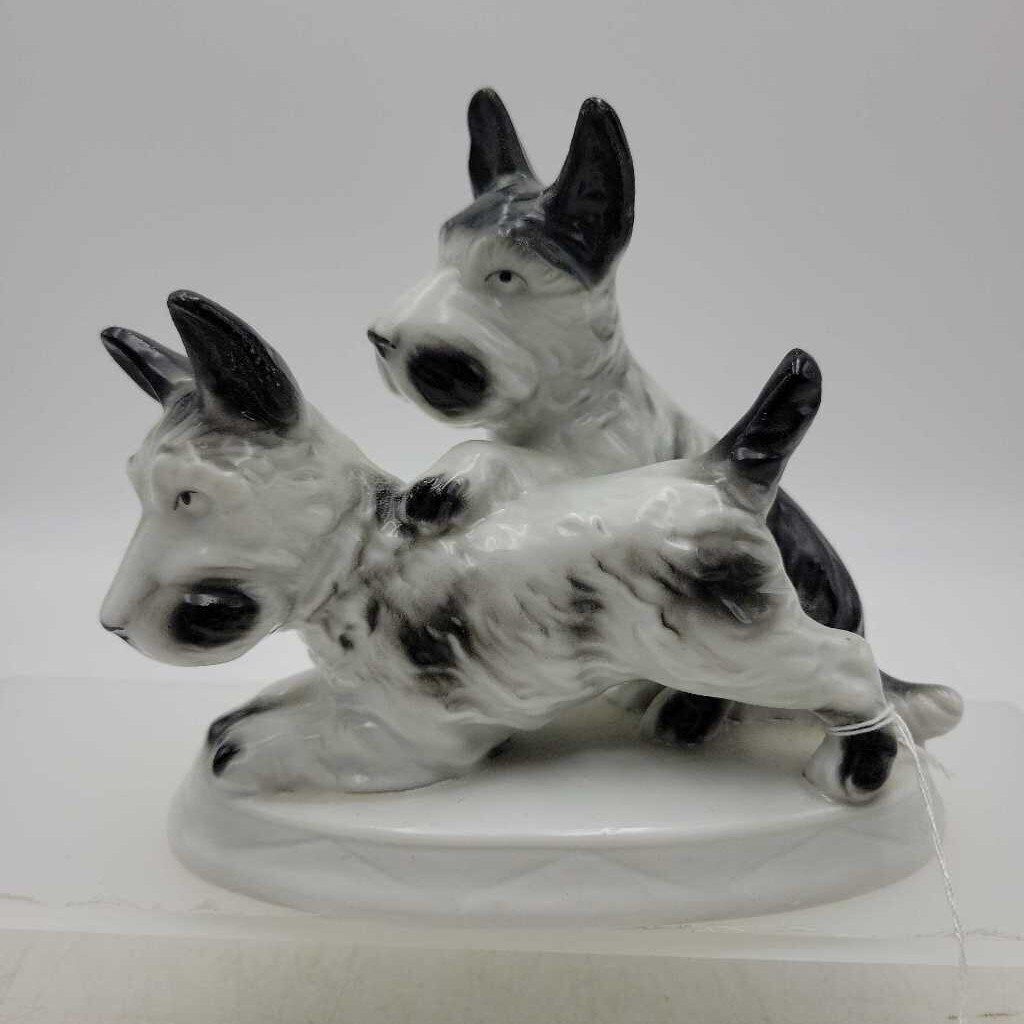 Vintage German Scottish Terriers (DS) 3604