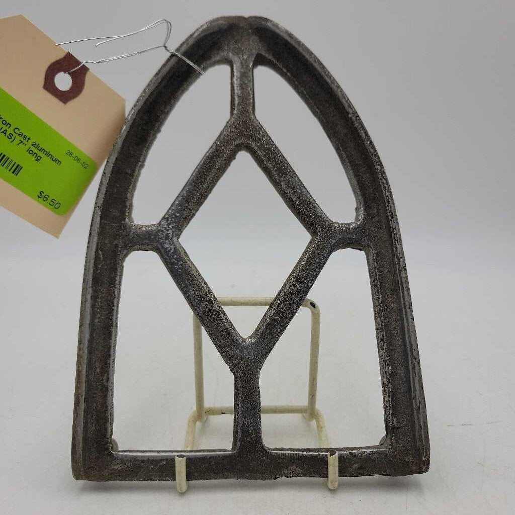 Iron Cast aluminum Trivet (JAS)