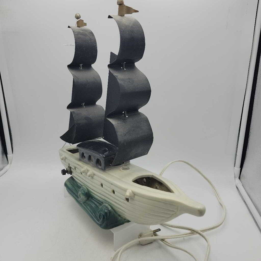 Sail boat TV Lamp (DEB) Works