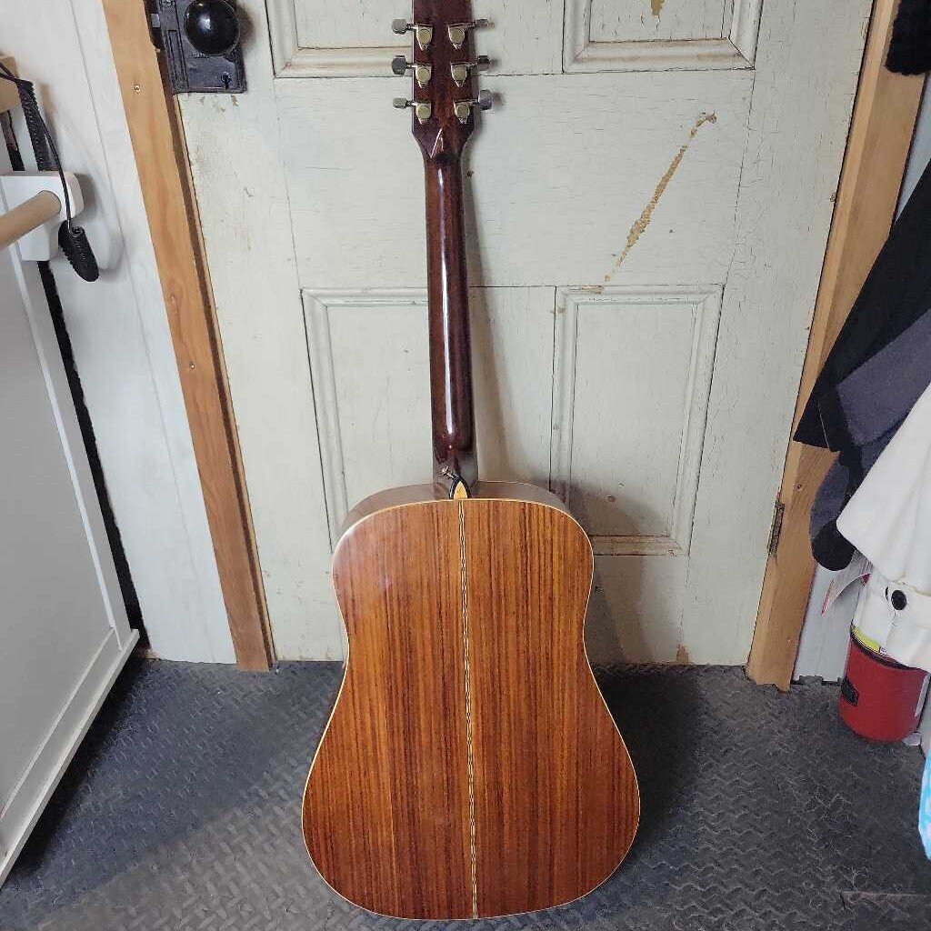 Older Washburn Acoustic Guitar with Hard Case & Strap (DR)