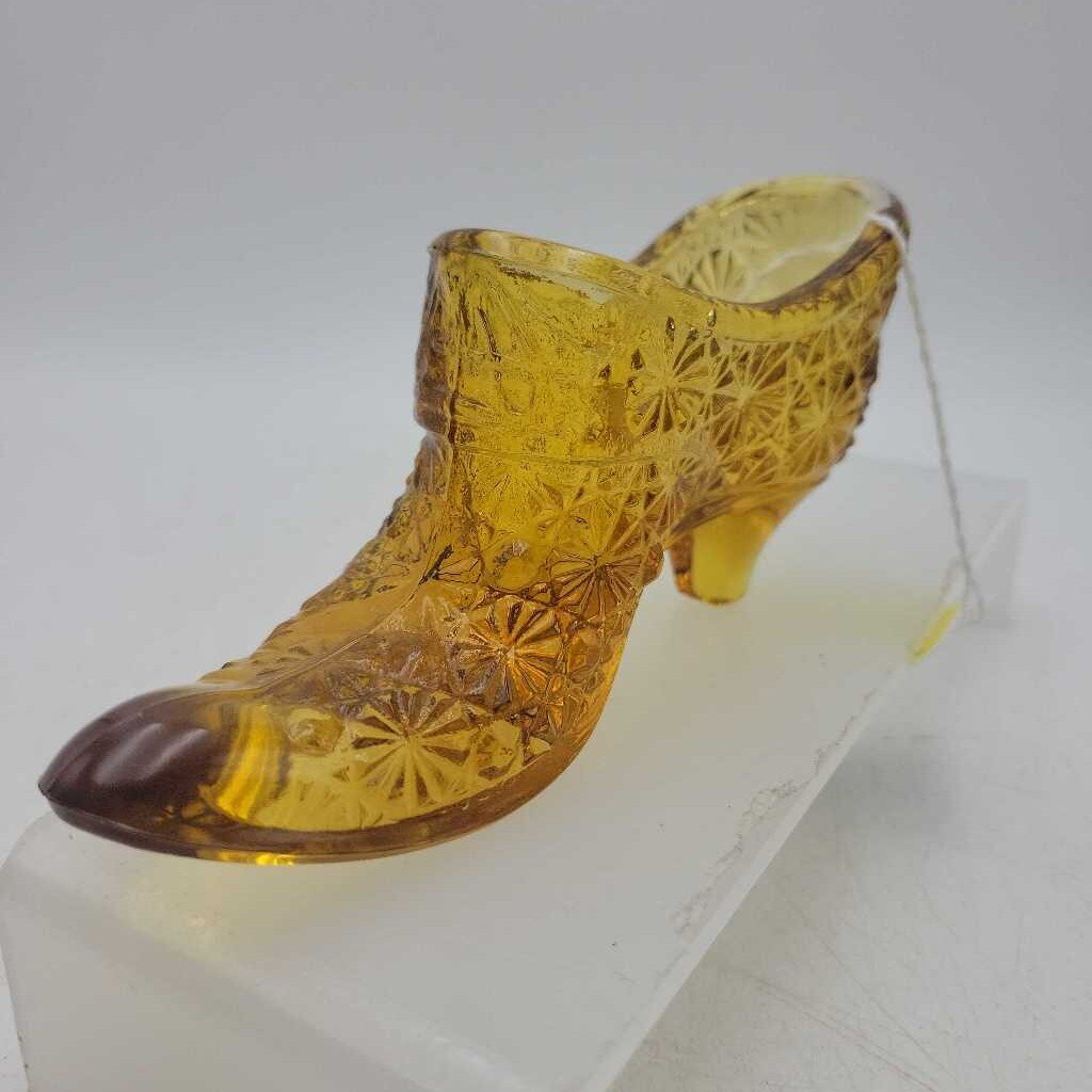 Fenton Glass Shoe (DEB)