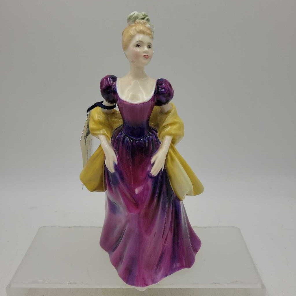 Royal Doulton Figurine "Loretta" 1965 (JG44) HN2337