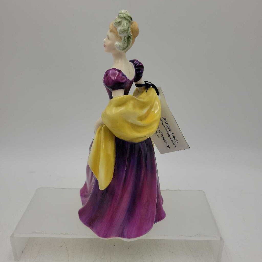 Royal Doulton Figurine "Loretta" 1965 (JG44) HN2337