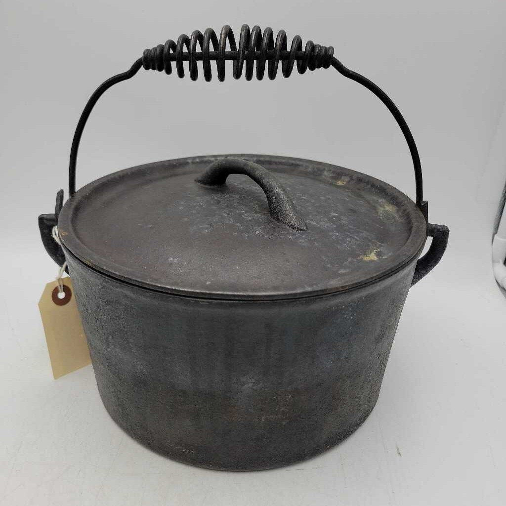 Cast Iron Dutch Oven (JAS)