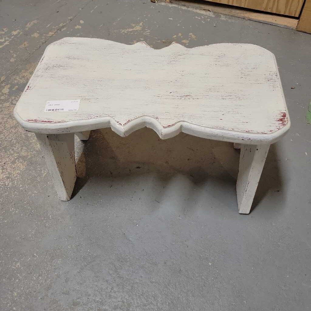 Small wooden bench (RB)