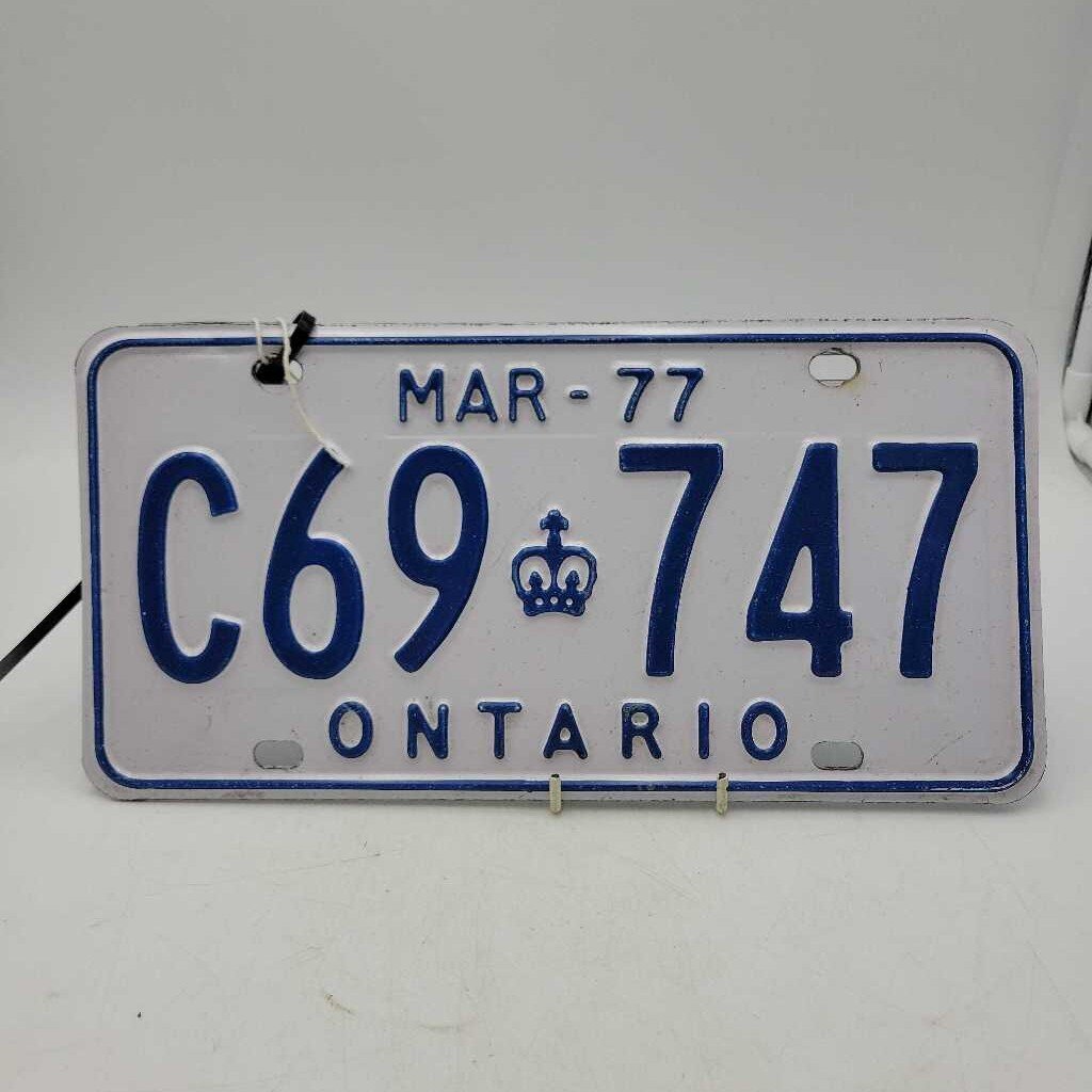 Mar 1977 Ontario license Plate Set great condition (JAS) C69 747