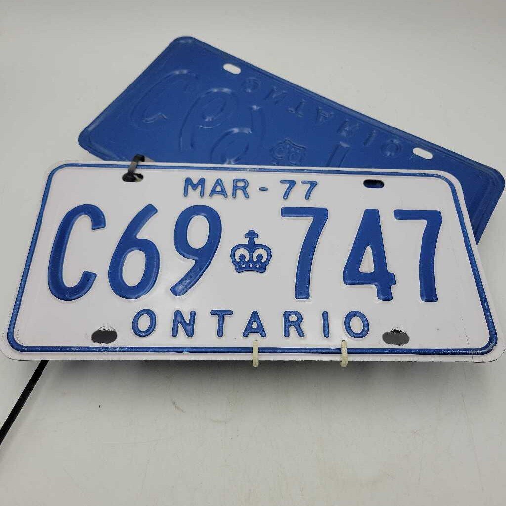 Mar 1977 Ontario license Plate Set great condition (JAS) C69 747