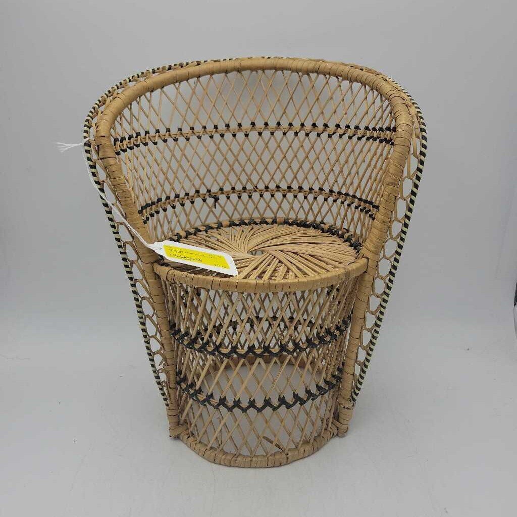 doll chair wicker (JAS)