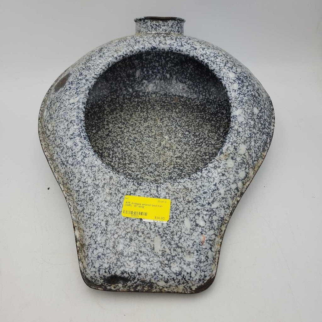 Antique enamel bed pan (WR)