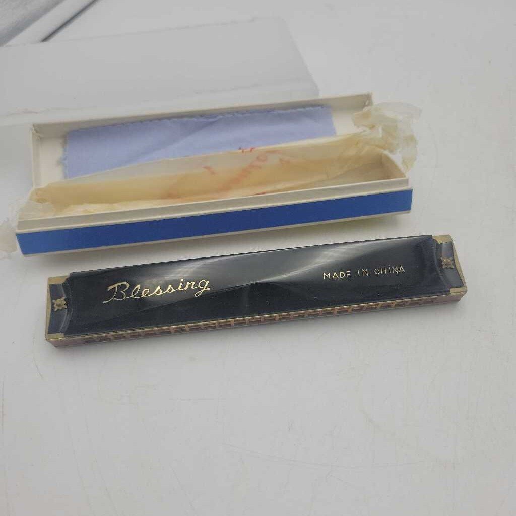 Blessing Vintage harmonica in box (JAS)