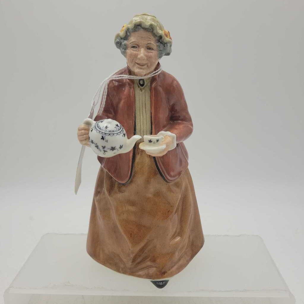 Royal Doulton " Tea Time" HN 2255 (DEB)