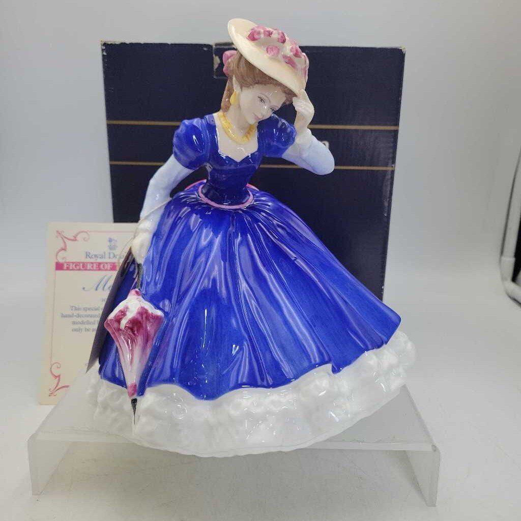 Royal Doulton "Mary " 1992 Figurine of the year (JAS) HN 3375
