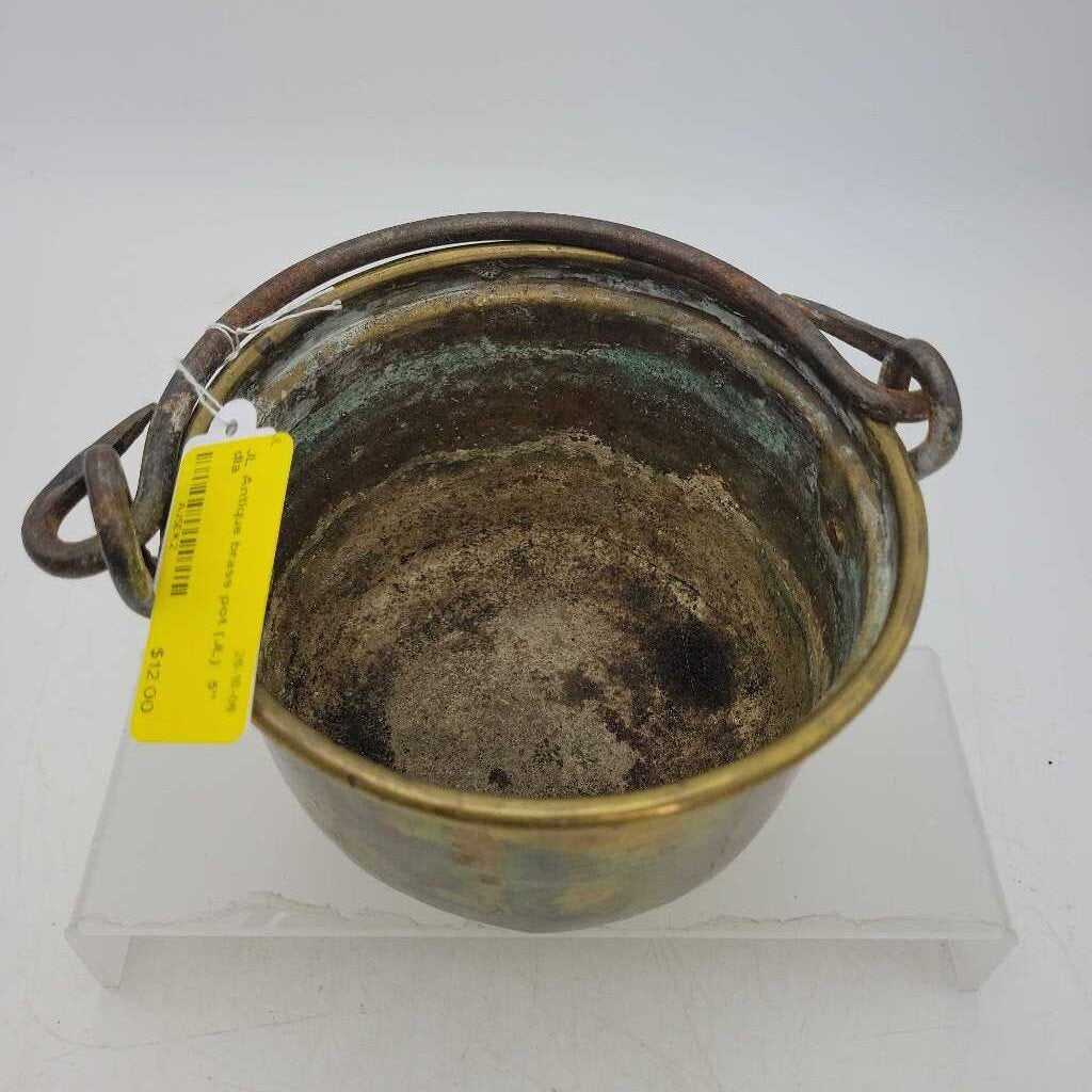 Antique brass pot (JL)
