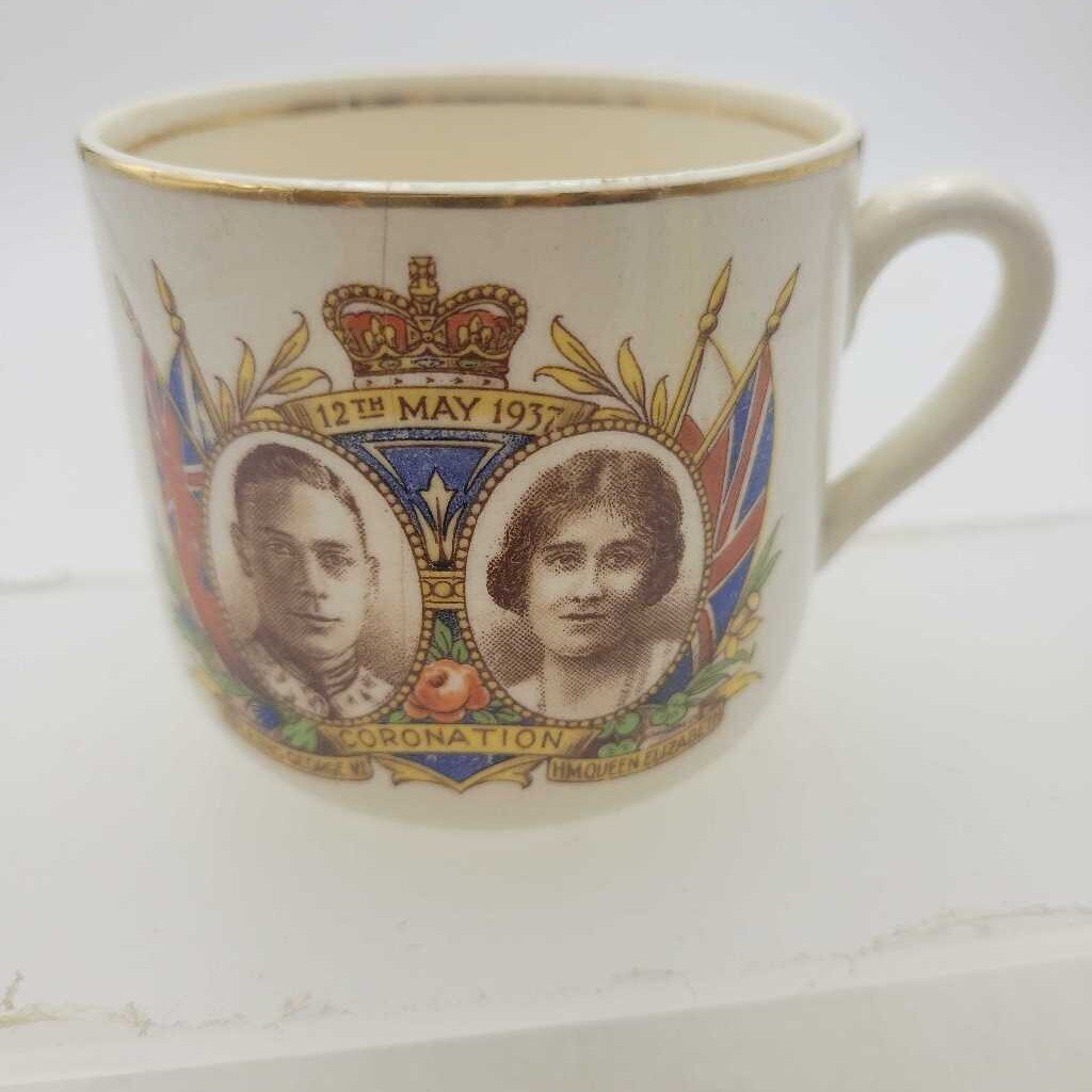 Royal Family 1937 mug (JAS)
