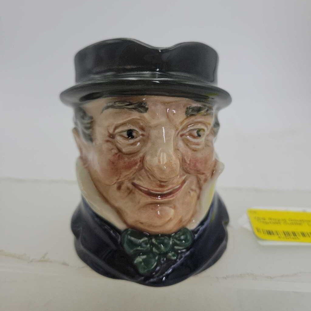 Royal Doulton Figurine "Captain Cuttle" (JAS)