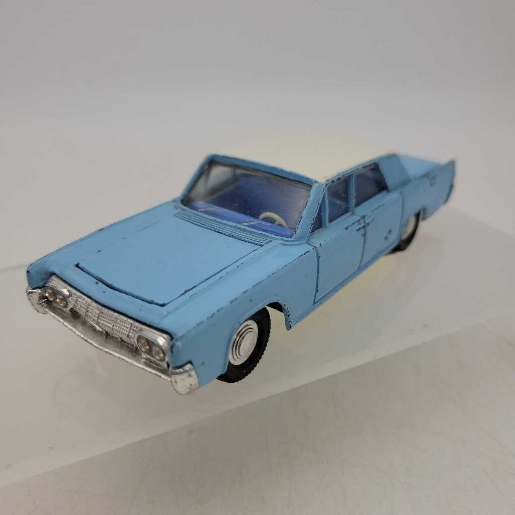 Dinky Lincoln Continental luxury car (YVO) 610