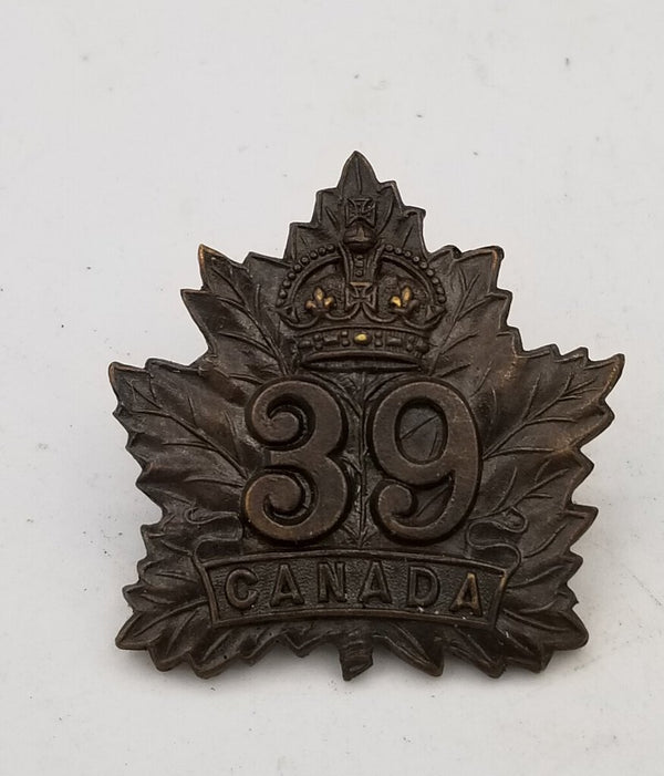 WW! Canadian Military Cap Badge (JL)