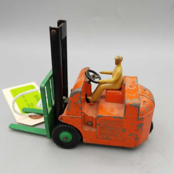 #401 DINKY TOY FORKLIFT