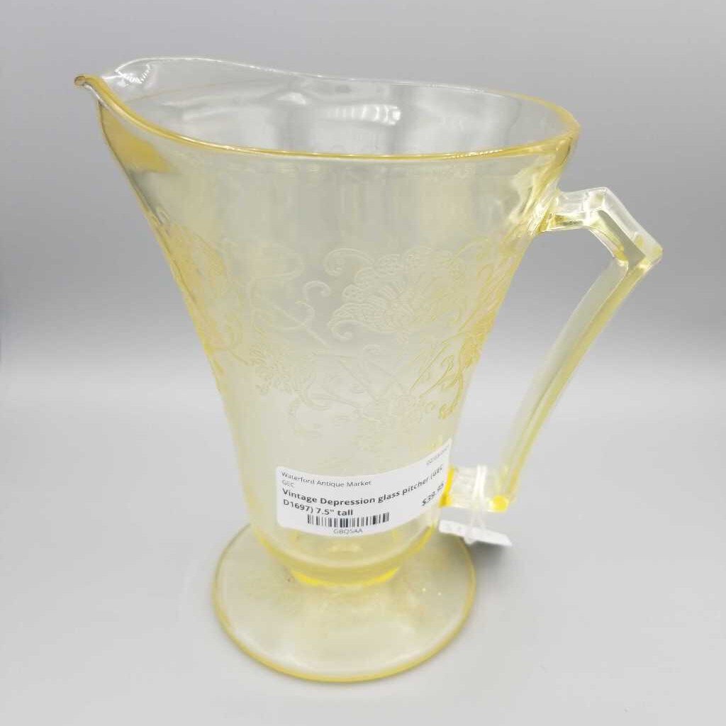 Vintage Depression glass pitcher (GEC D1697) Vintage Depression glass pitcher (GEC D1697)